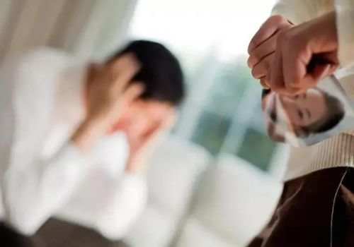武汉侦探事务所：情人给的钱被他老婆发现了，怎么才能不被追回